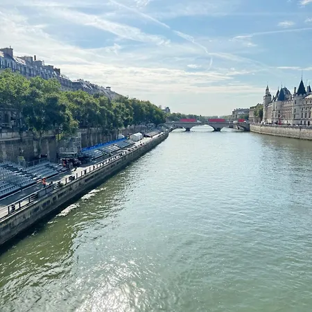 Chez Zenovia Paris